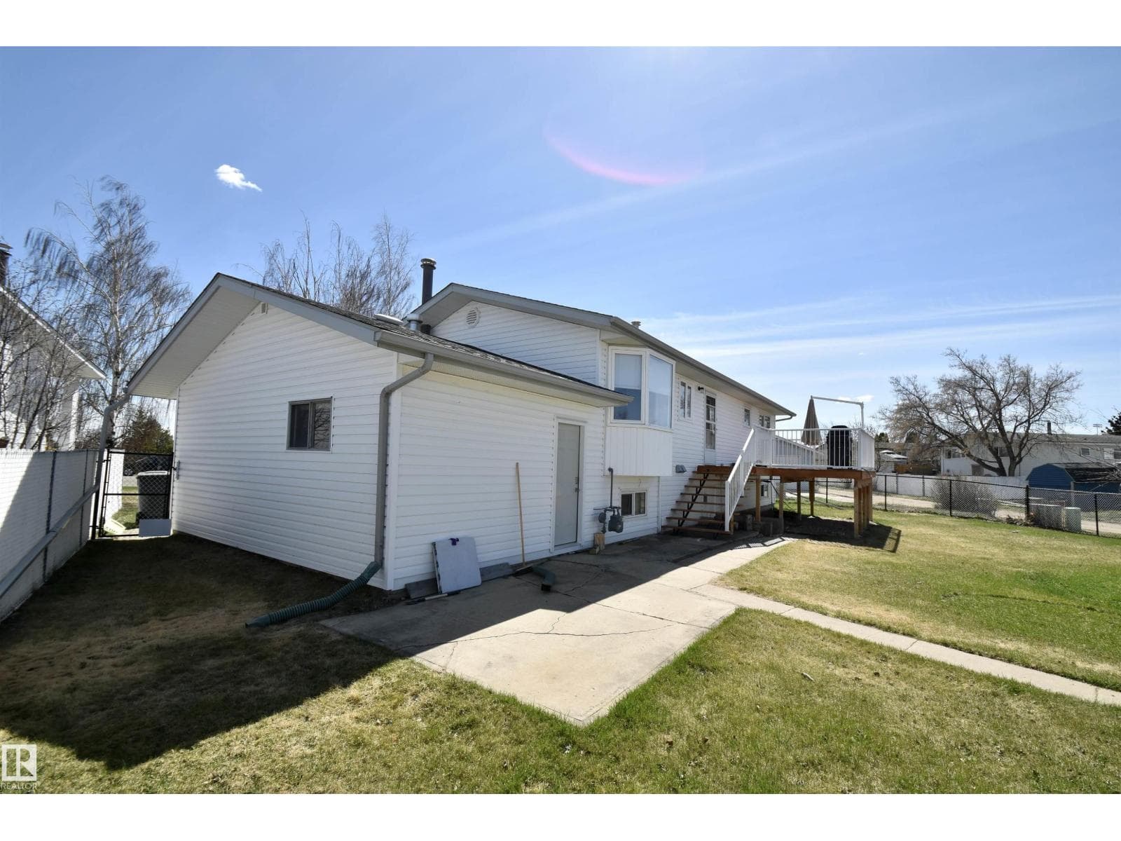 4126A 47 AV — photo 4