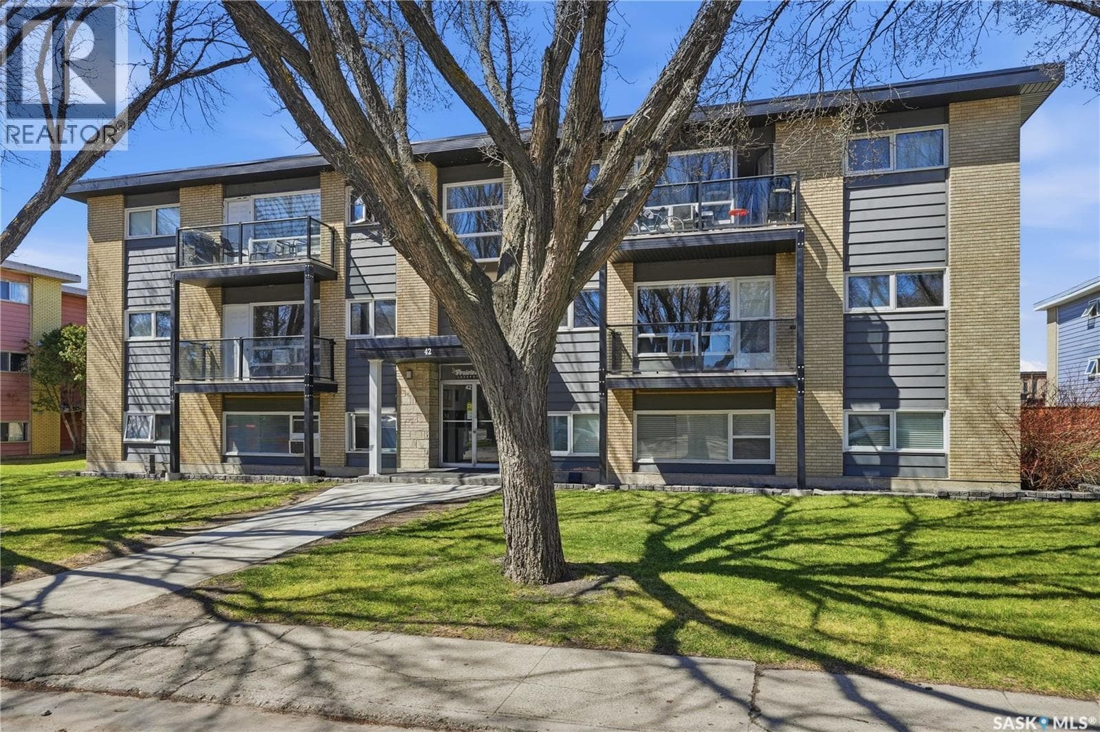 28 42 Spence STREET — photo 2