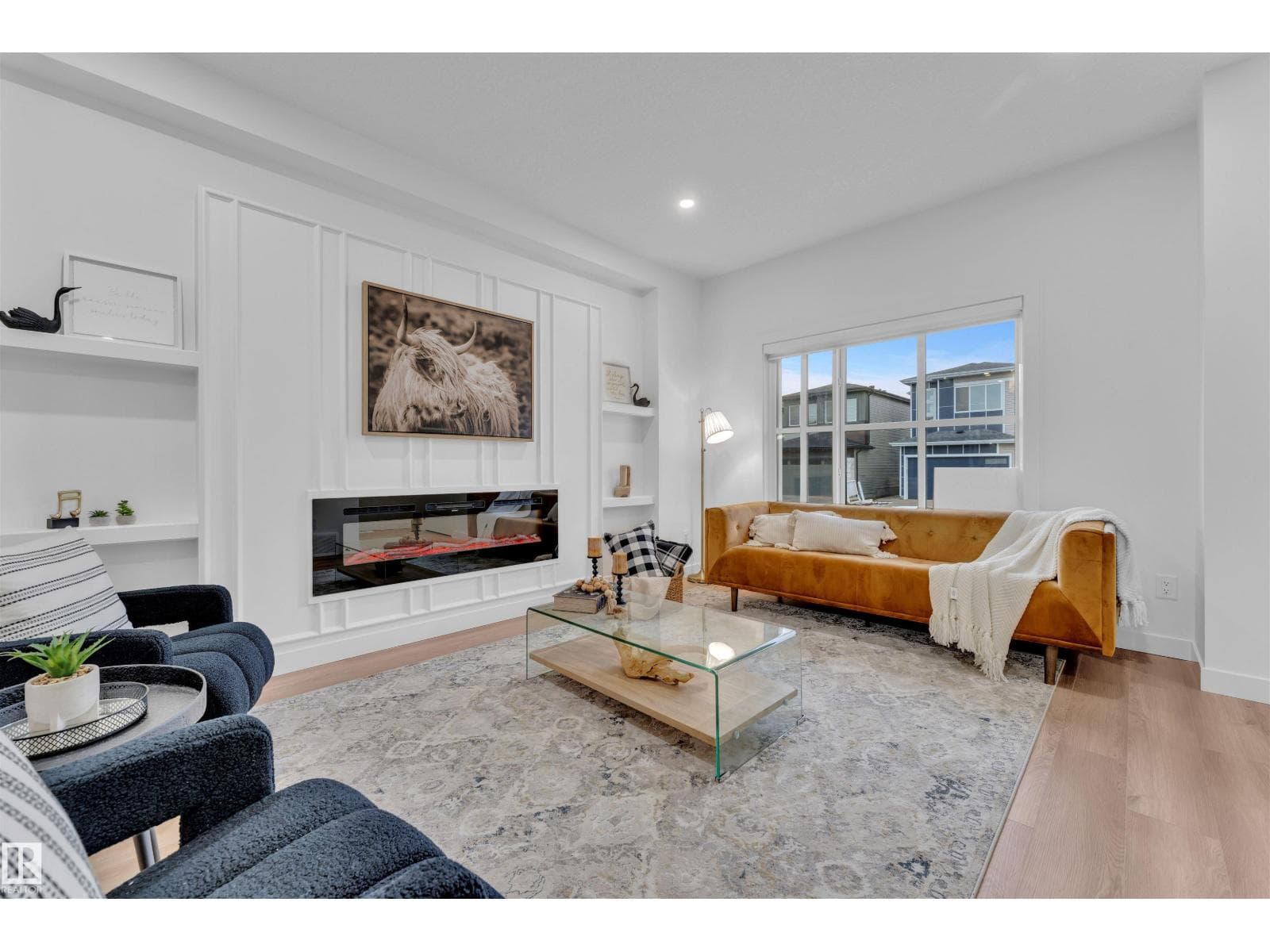 303 Falcon crescent