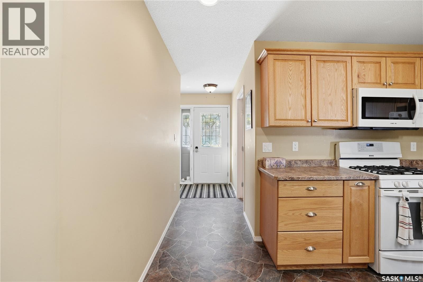205 bay DRIVE W — photo 3