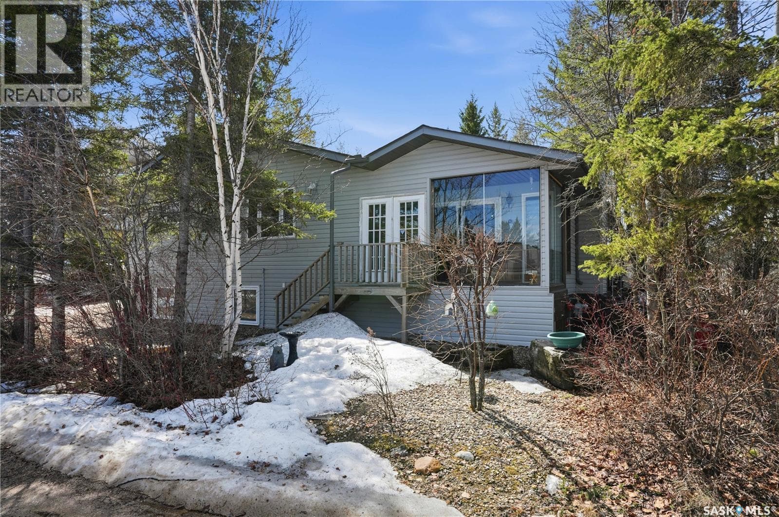 205 bay DRIVE W — photo 2