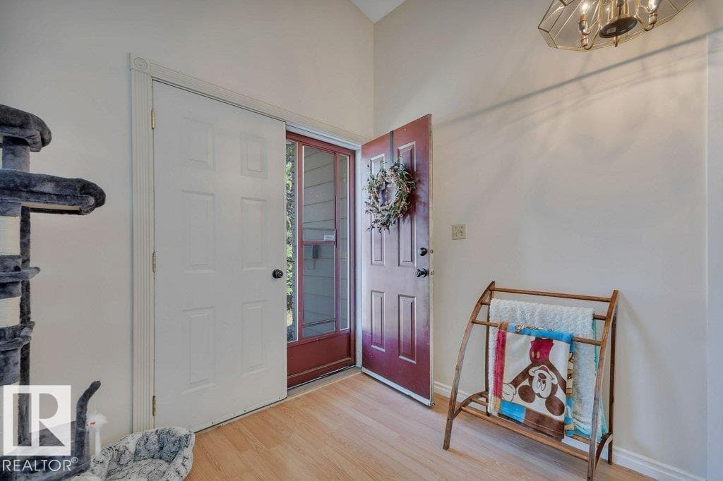 5411 44 AV — photo 4