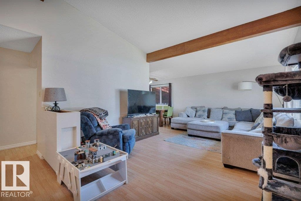 5411 44 AV — photo 5