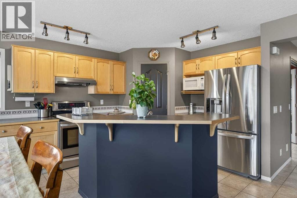 204 Citadel Meadow Close NW — photo 3