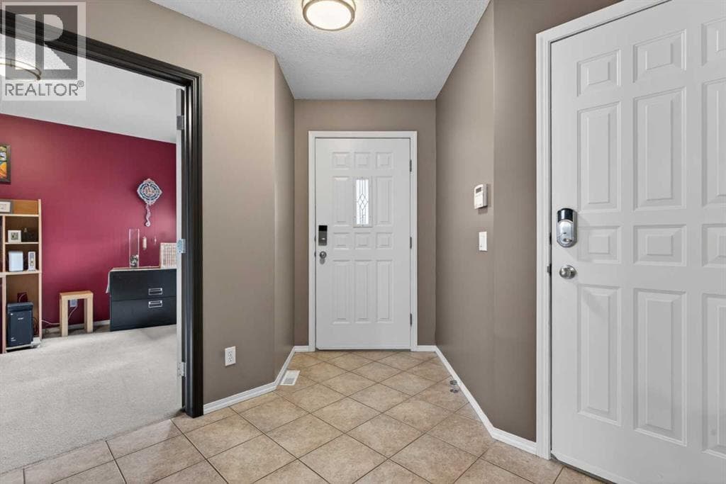 204 Citadel Meadow Close NW — photo 5