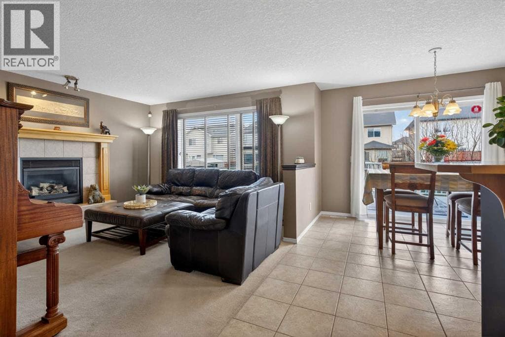 204 Citadel Meadow Close NW — photo 2