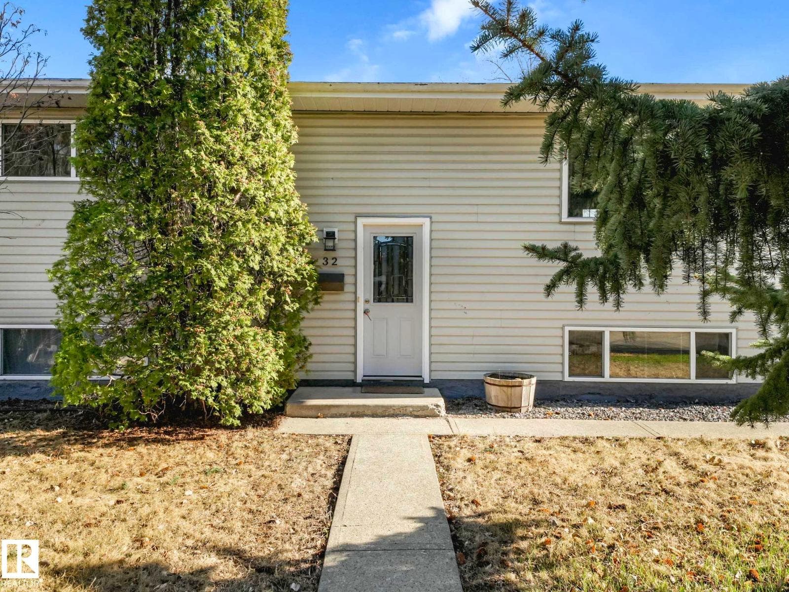 32 Manor DR — photo 3
