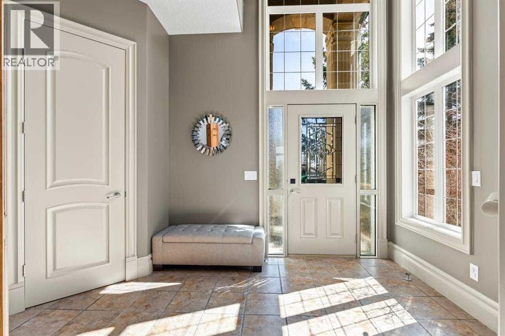 7 Royal Ridge Terrace NW — photo 2