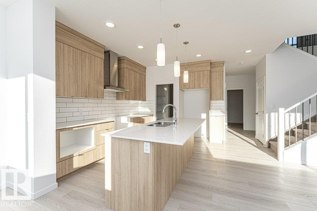 2312 160 ST SW — photo 2
