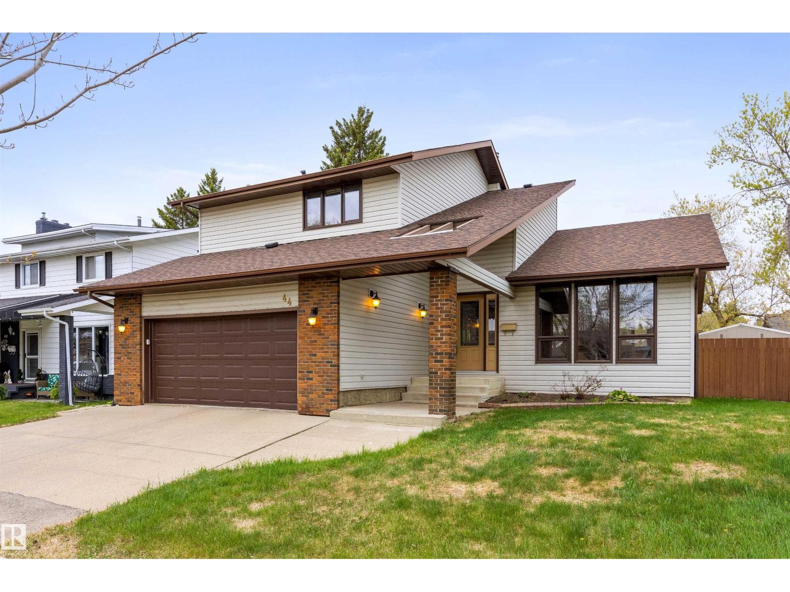 44 WHITEHALL CR