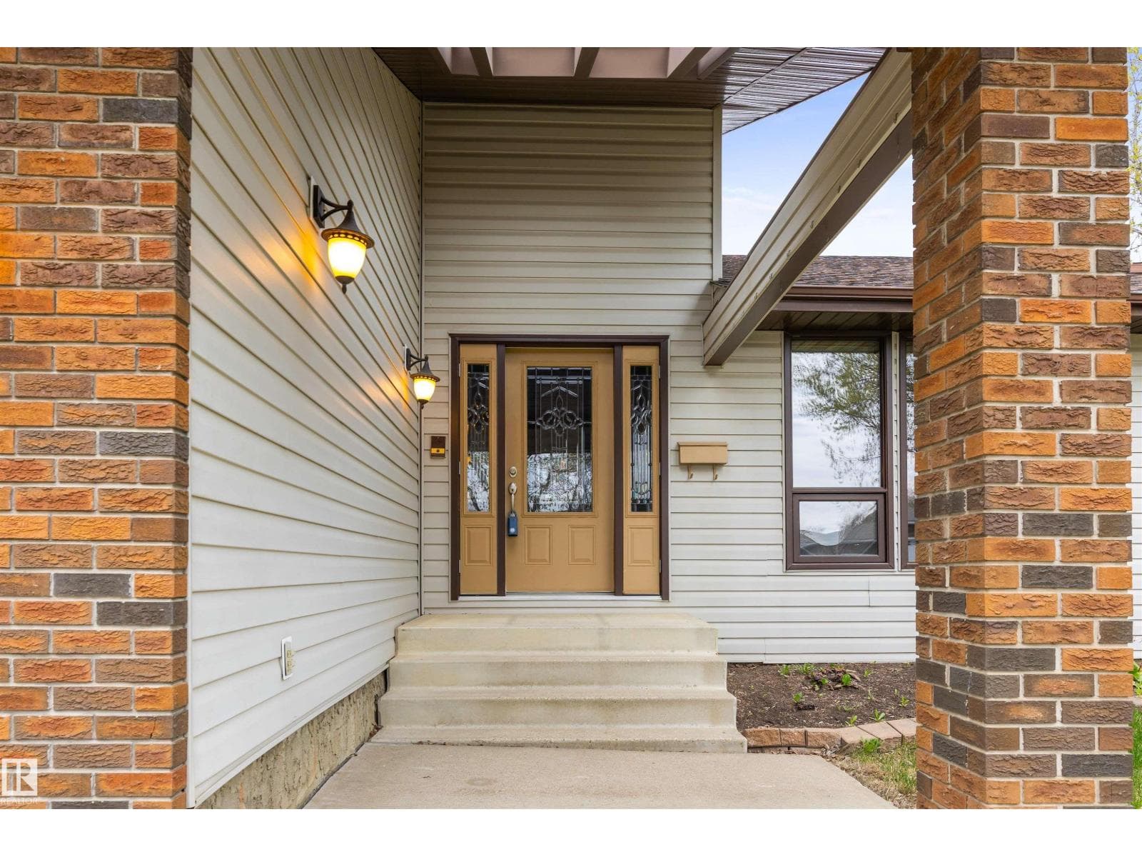 44 WHITEHALL CR — photo 2