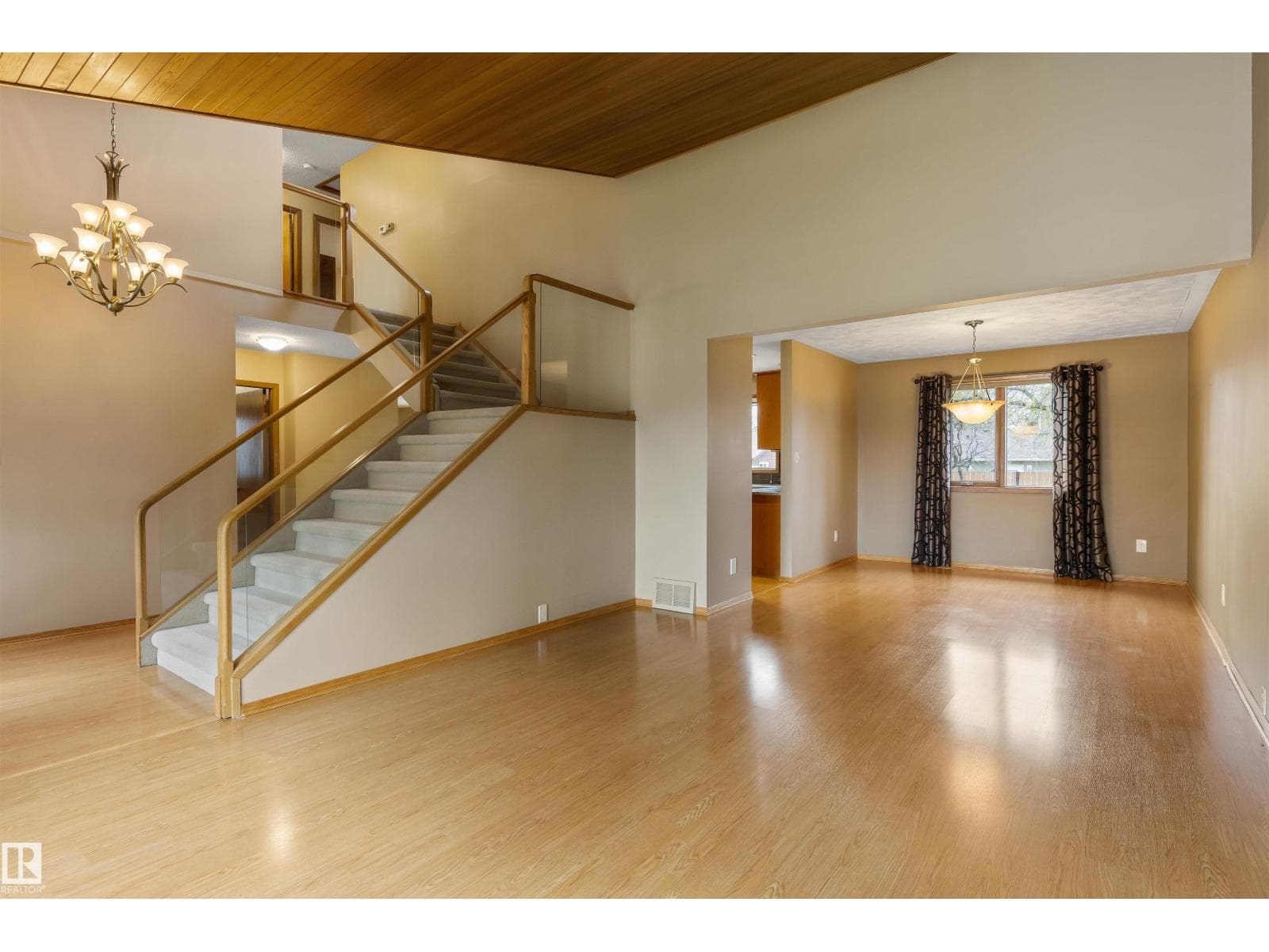 44 WHITEHALL CR — photo 4