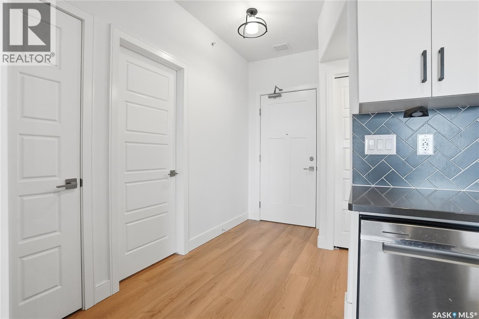 309 105 Willis CRESCENT — photo 3