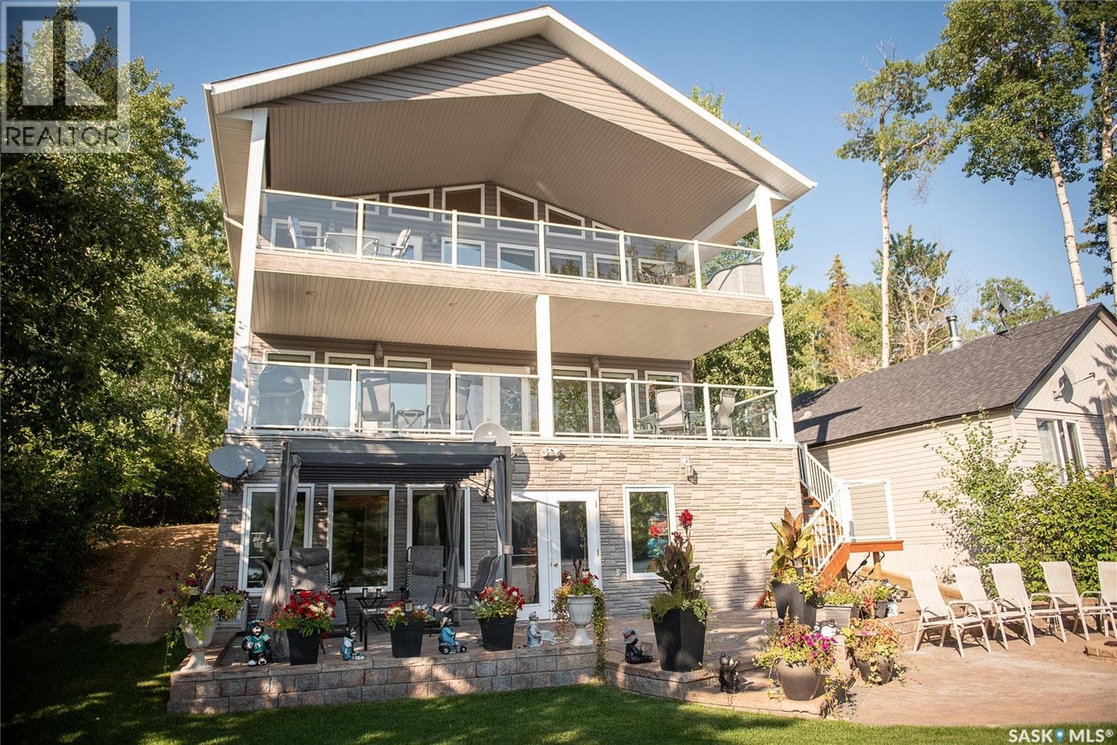 53 Lakeside DRIVE