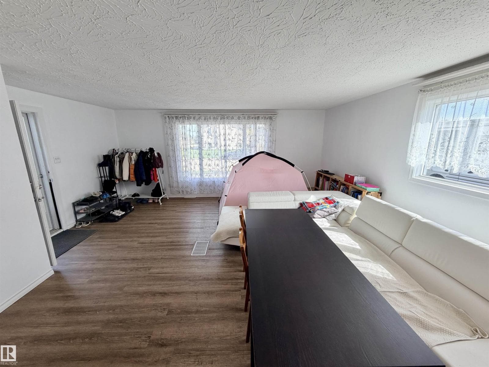 5233 46 AV — photo 5