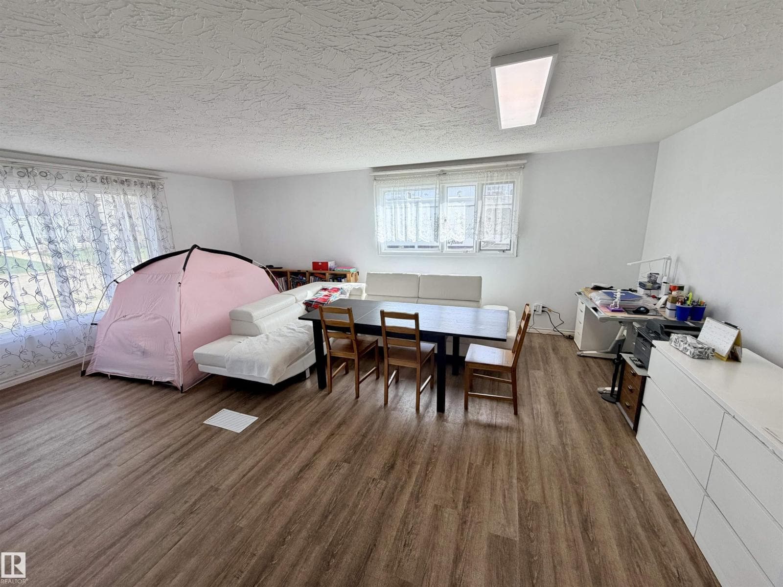 5233 46 AV — photo 3