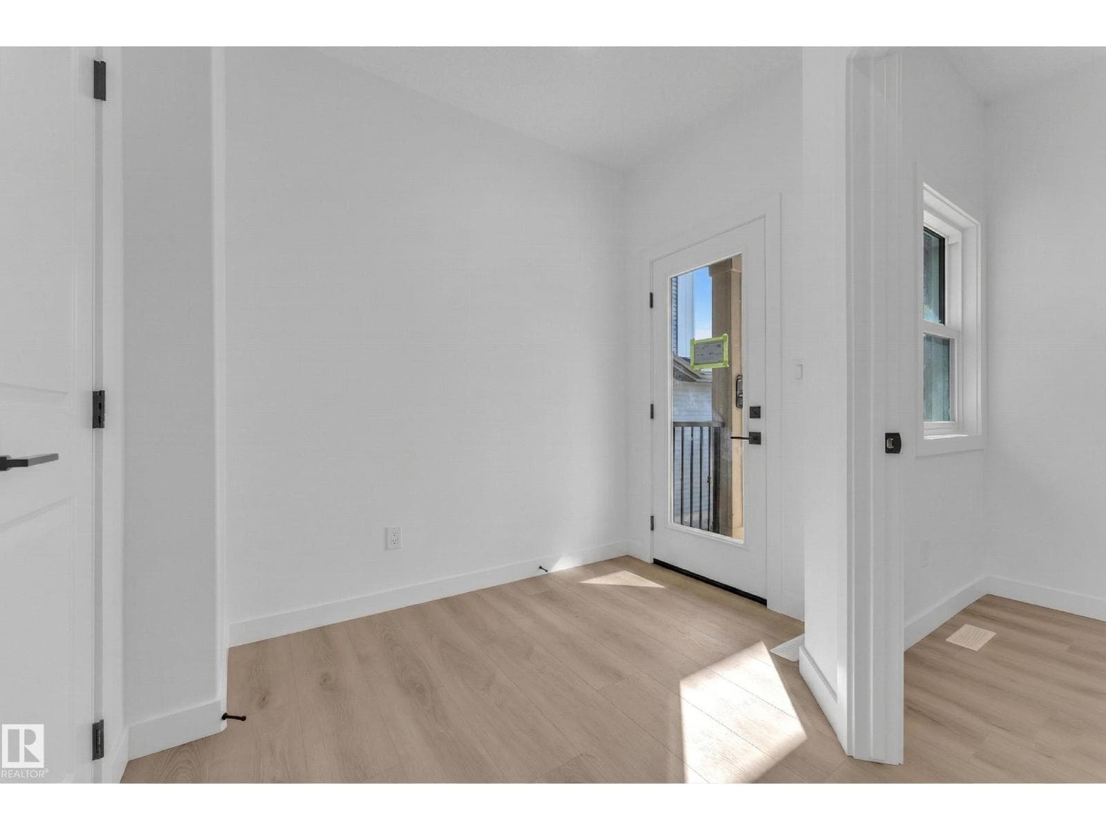 3610 40 Avenue — photo 3