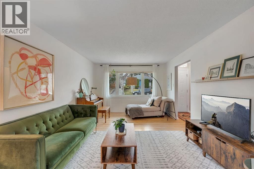 254 Hendon Drive NW — photo 3
