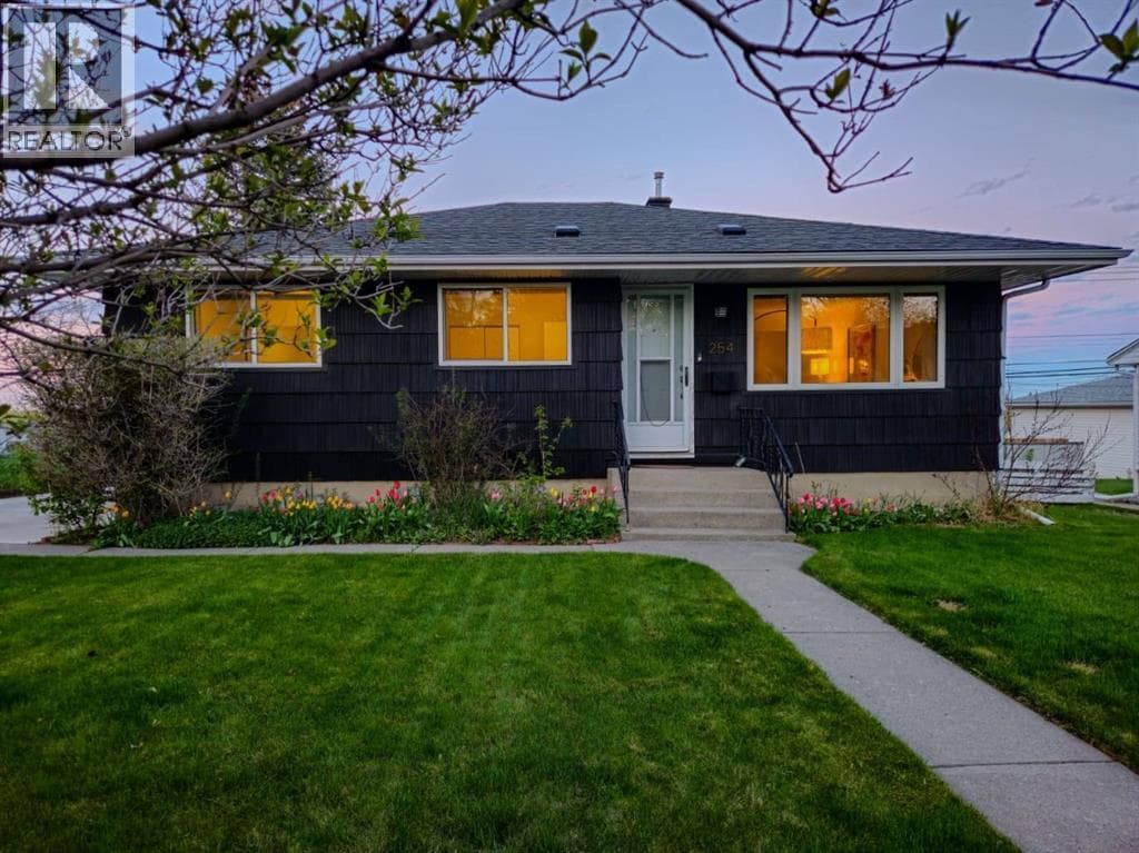 254 Hendon Drive NW
