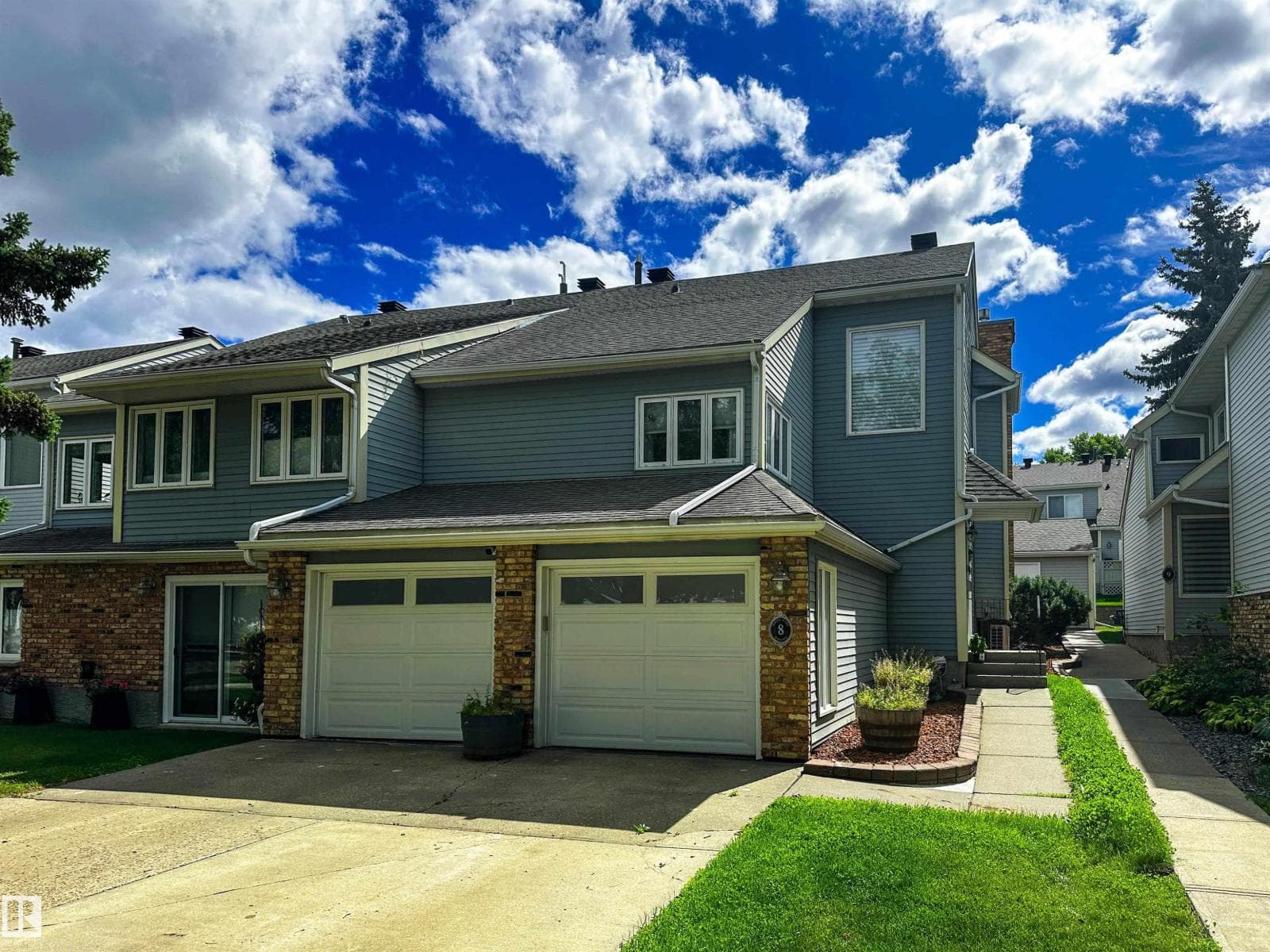 8 WHITEOAKS ES