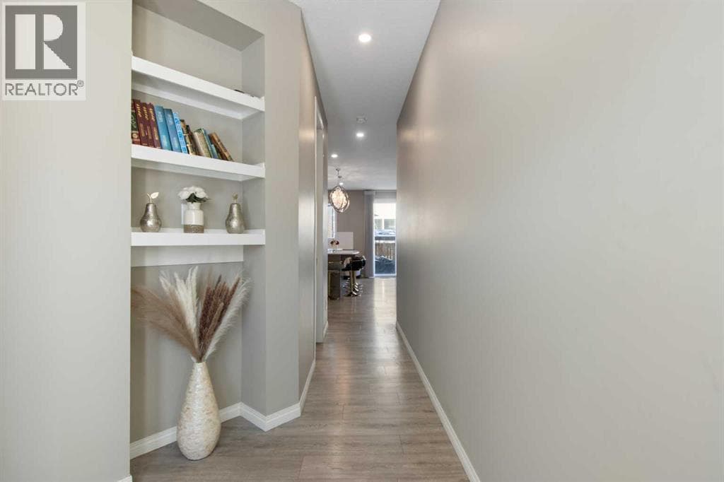 17 Carrington Manor NW — photo 3
