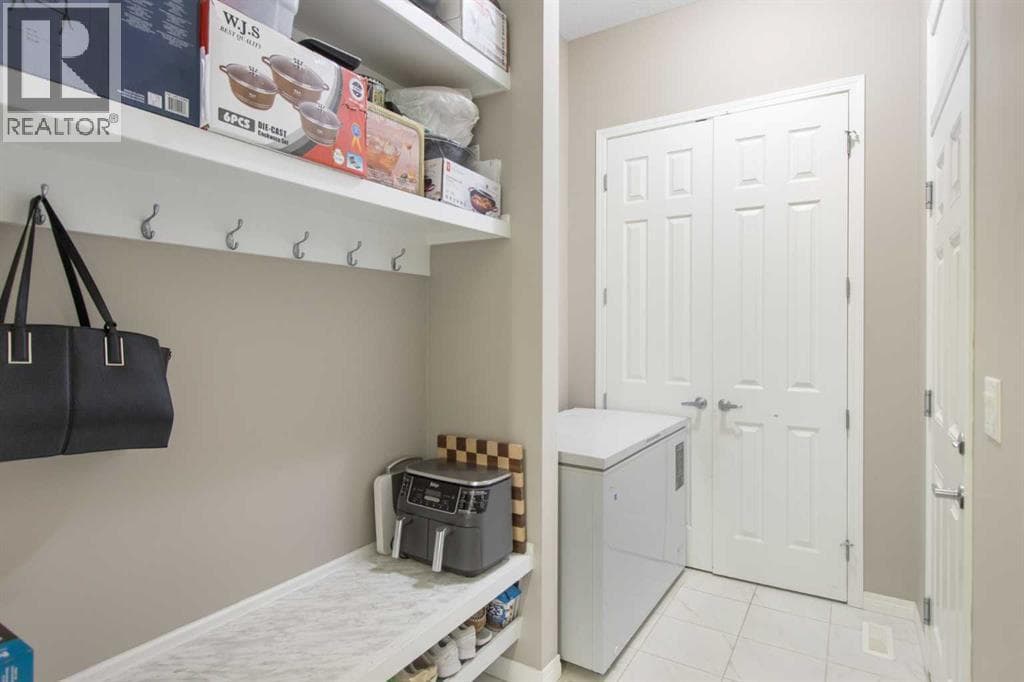 17 Carrington Manor NW — photo 4