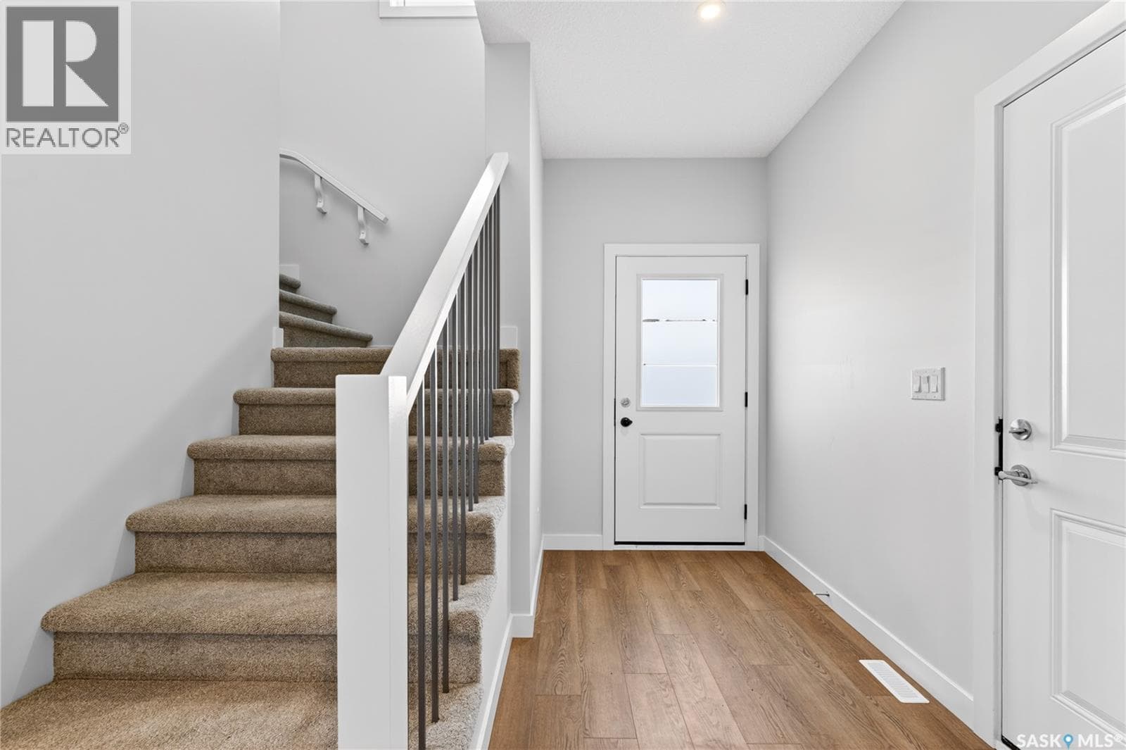 2 830 Brighton BOULEVARD — photo 3