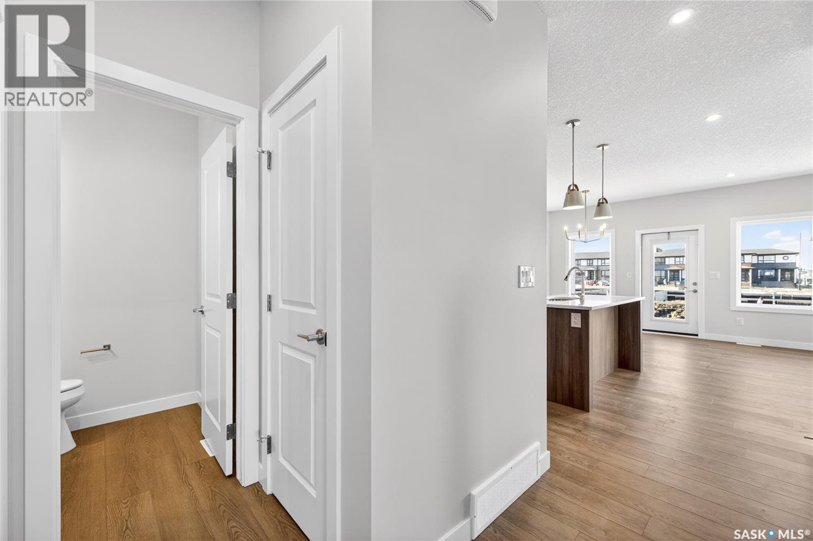 2 830 Brighton BOULEVARD — photo 5