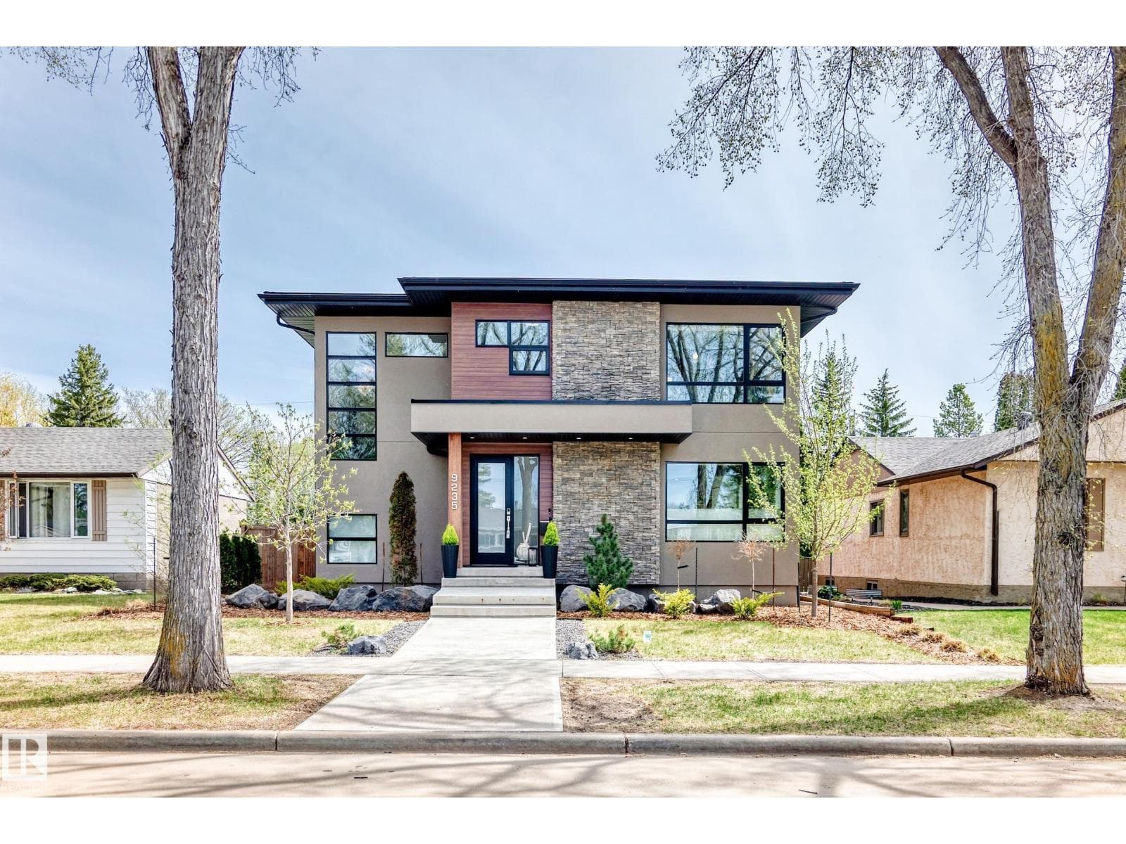 9235 148 ST NW