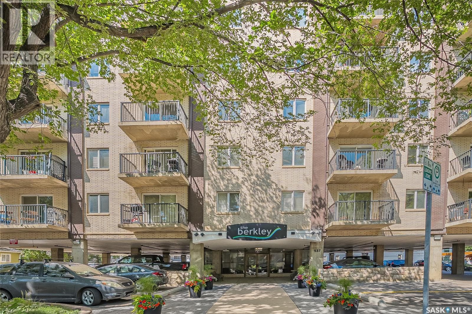 Penthouse B 537 4th AVENUE N