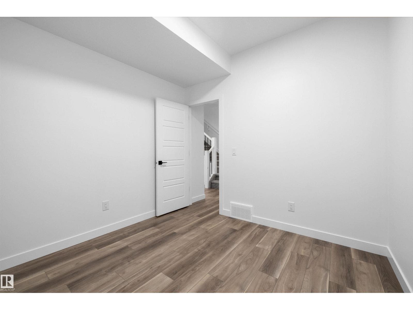8532 183 AV NW — photo 5