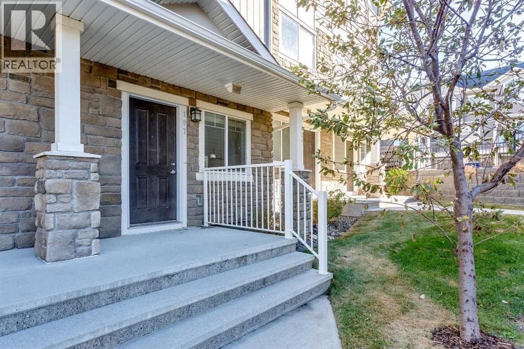 107 Evanston Manor NW — photo 2