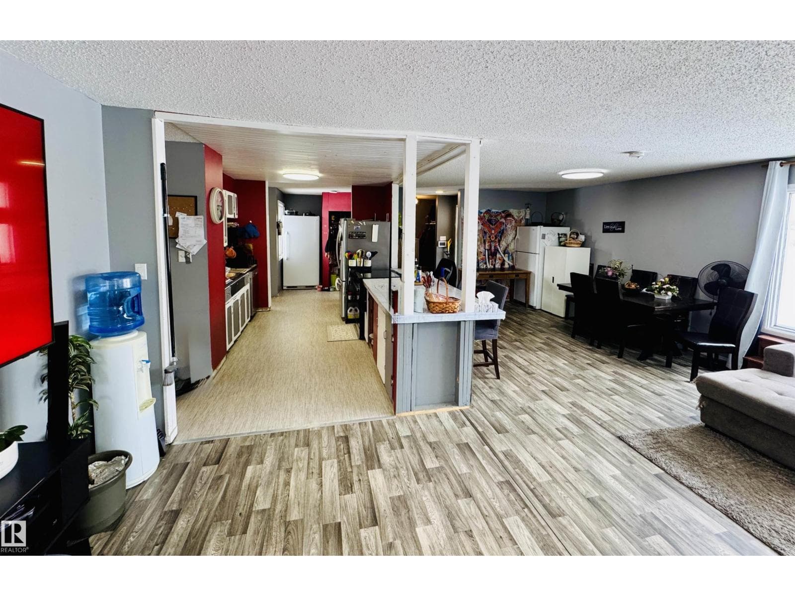 5429 51 AV — photo 3