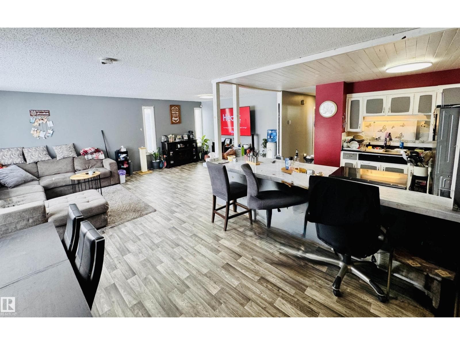 5429 51 AV — photo 2