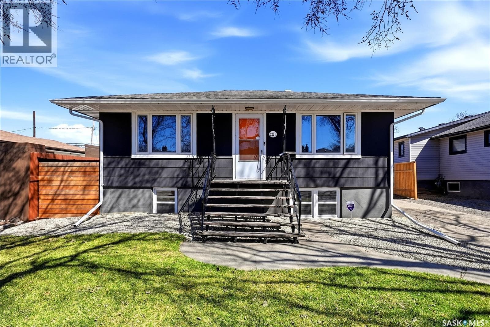 2221 Francis STREET — photo 2