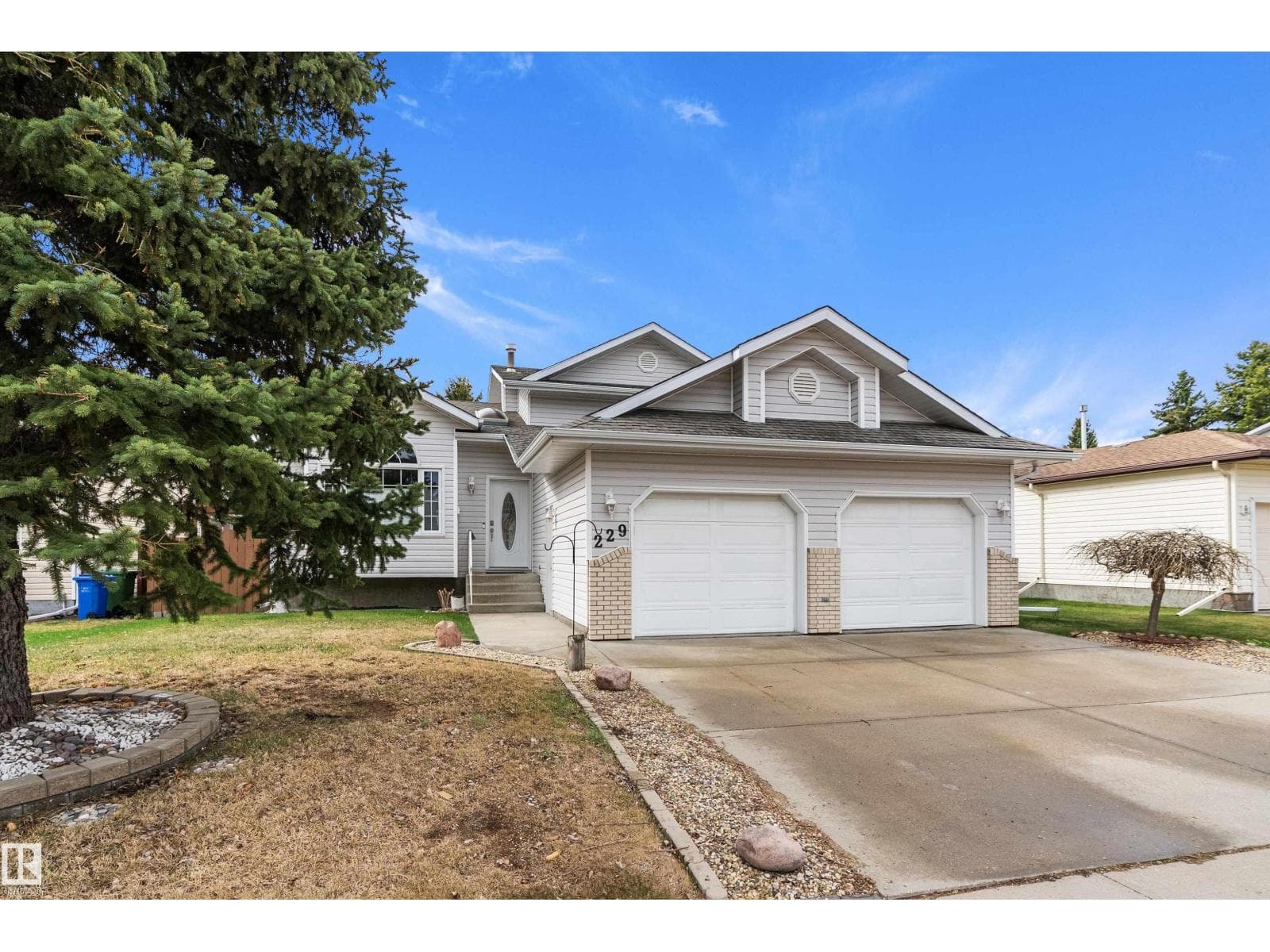 229 Northmount DR — photo 2
