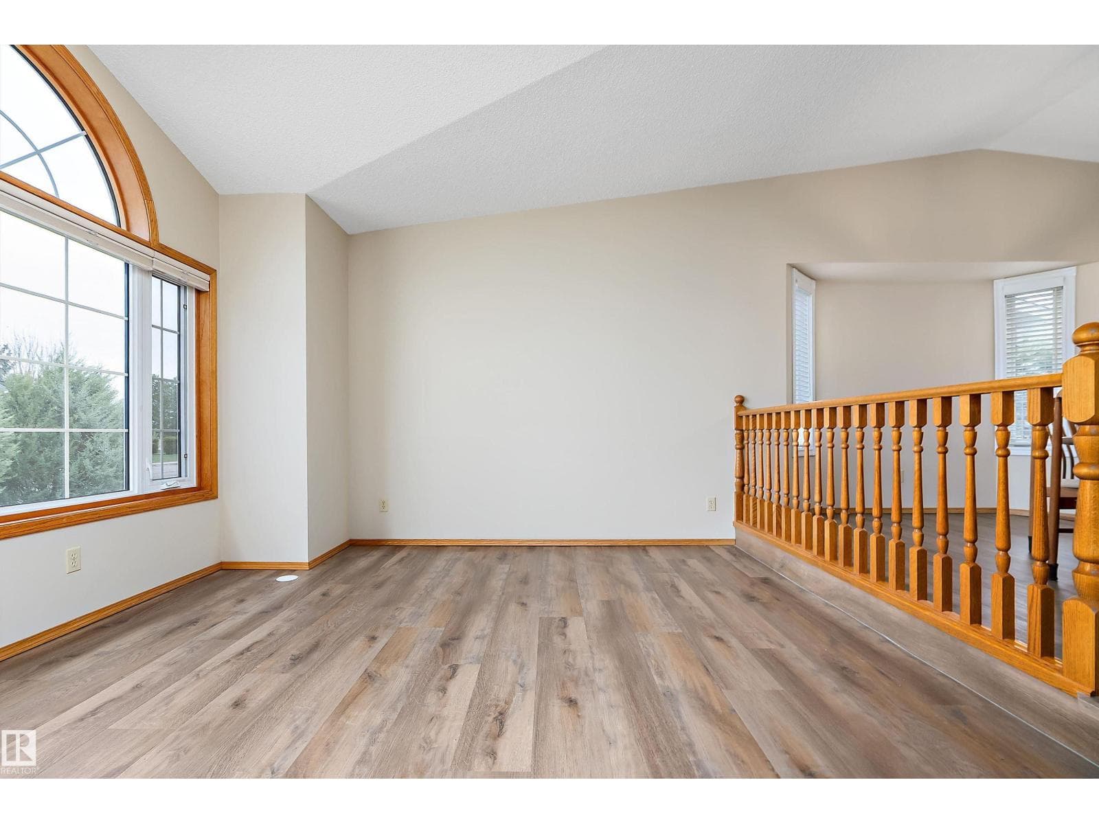 229 Northmount DR — photo 5
