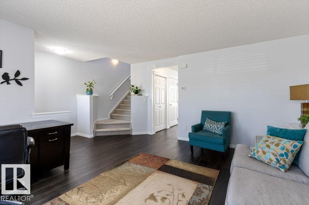 21247 91 AV NW — photo 5