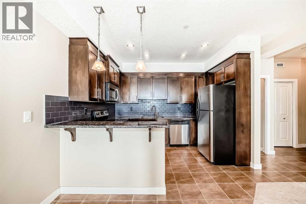 206, 1005B Westmount Drive — photo 4