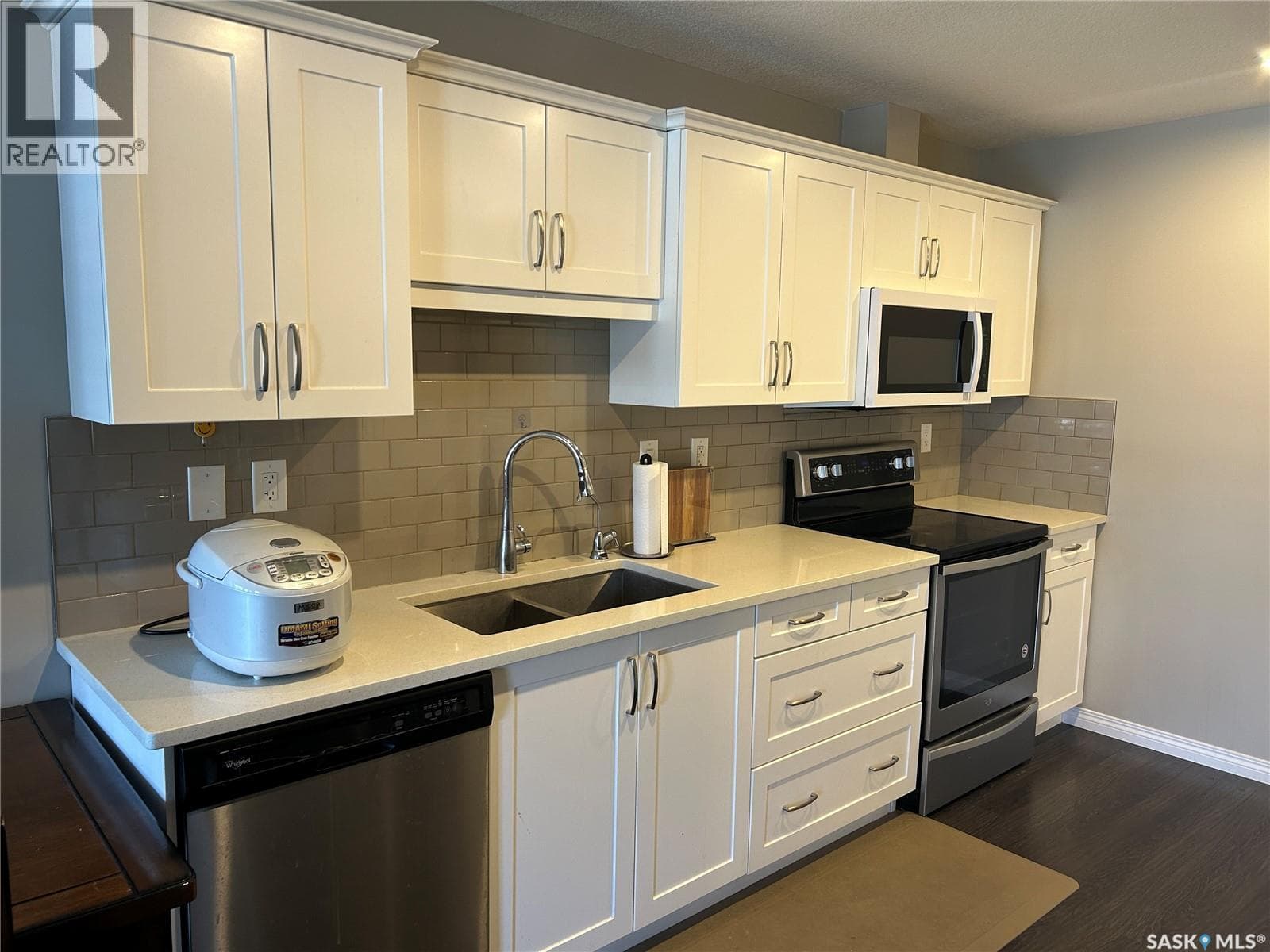 2308 104 Willis CRESCENT — photo 3