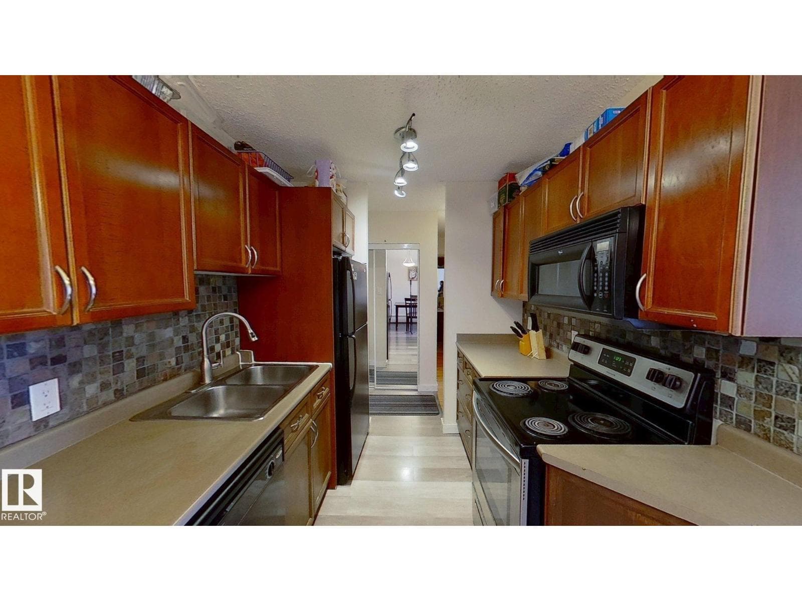 #401 10326 117 ST NW — photo 3
