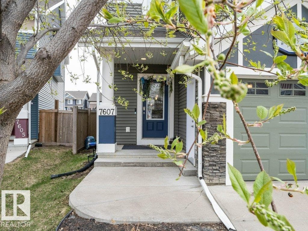 7607 24 AV SW — photo 3