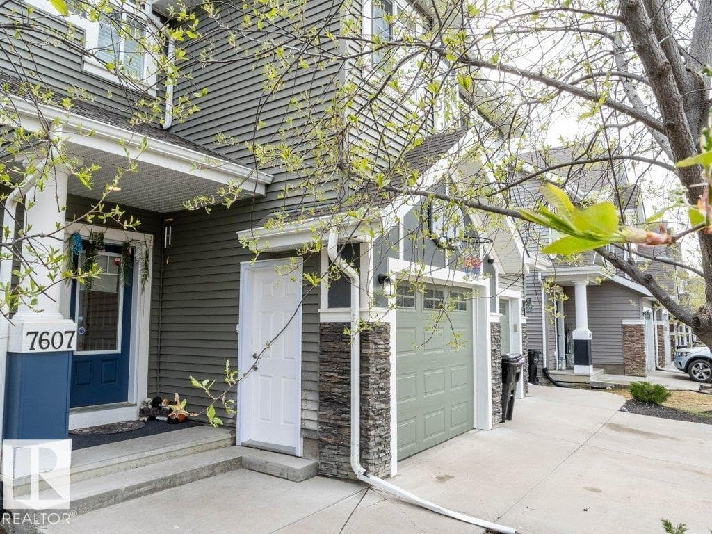 7607 24 AV SW — photo 4
