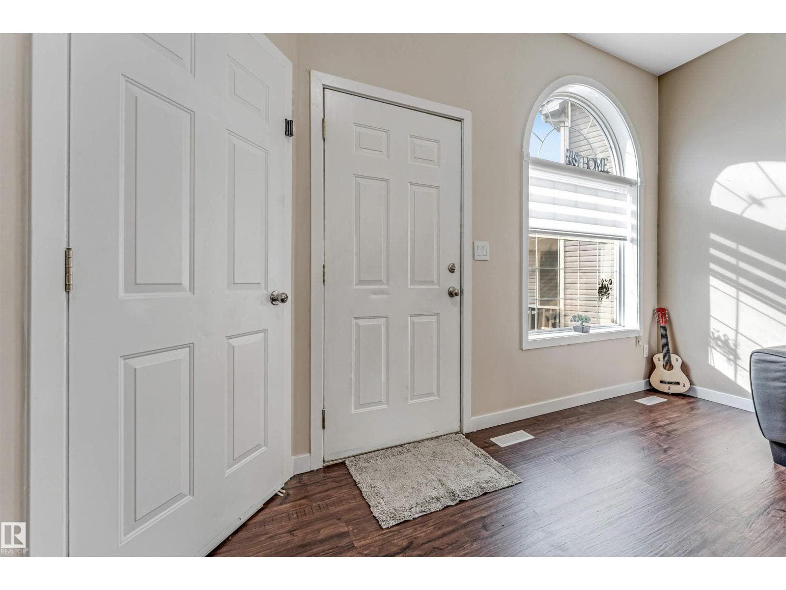 1529 49A ST NW NW — photo 3