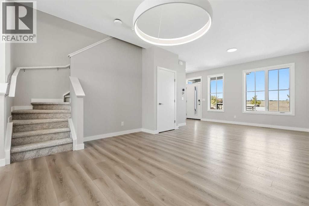7055 Rangeview Avenue SE — photo 3