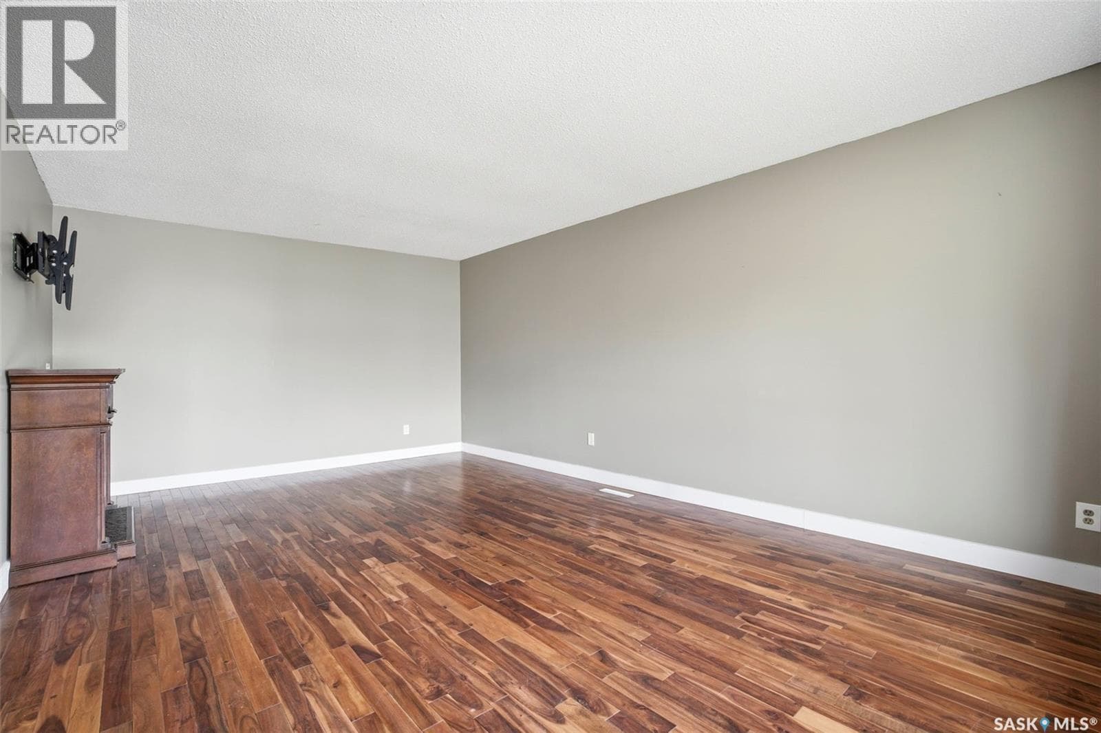 3413 Balfour STREET — photo 4