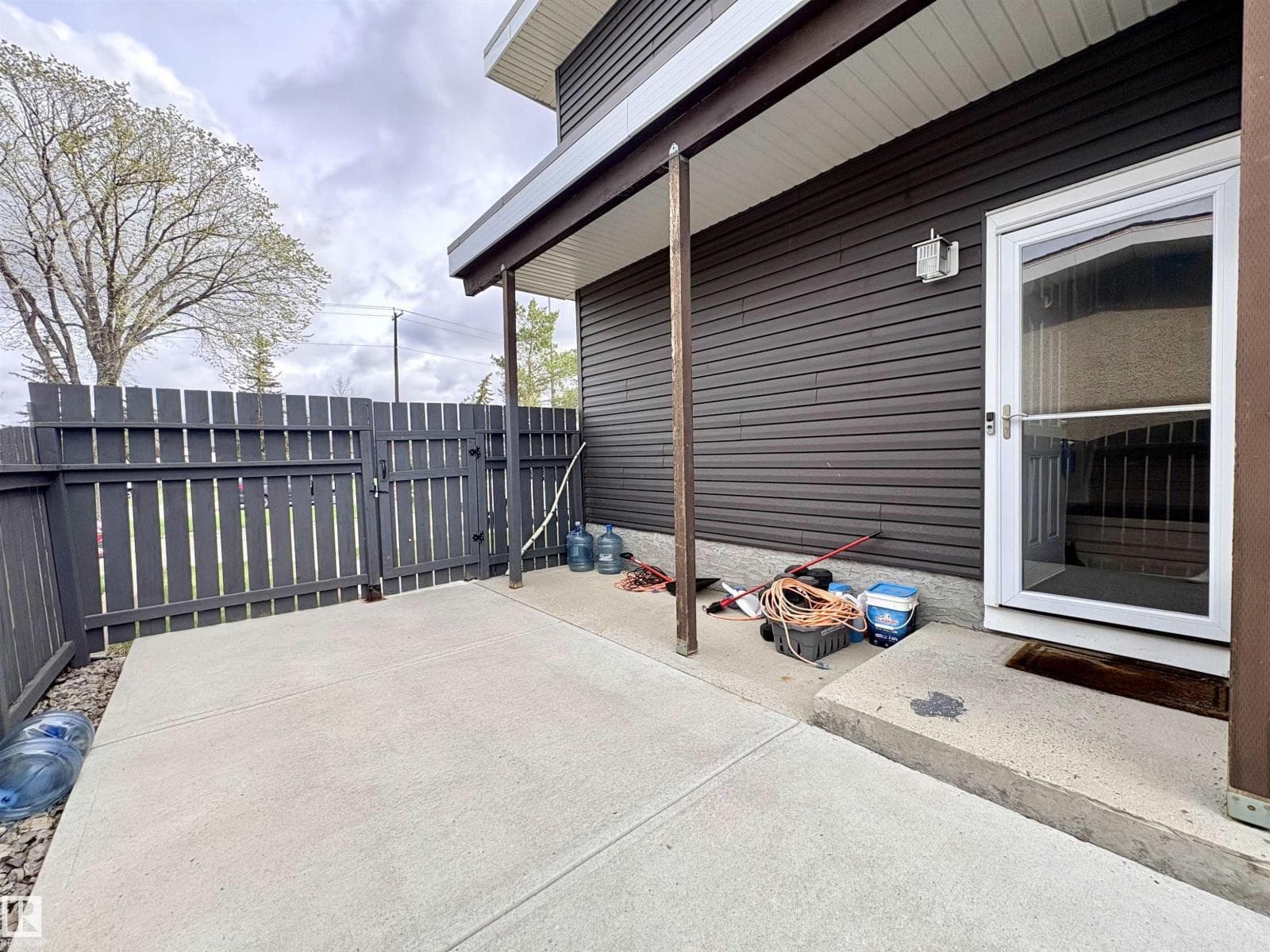8825 137 AV NW — photo 5