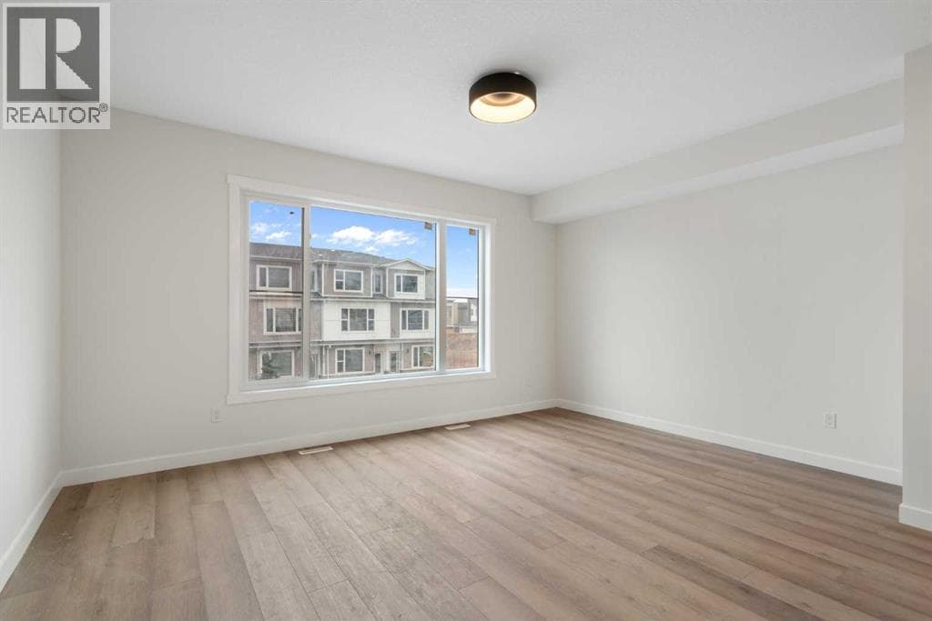 8808 48 Street NE — photo 2
