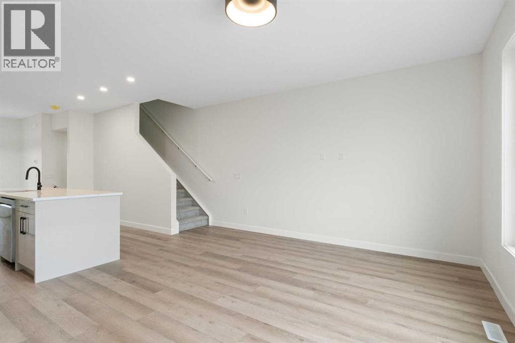 8808 48 Street NE — photo 5