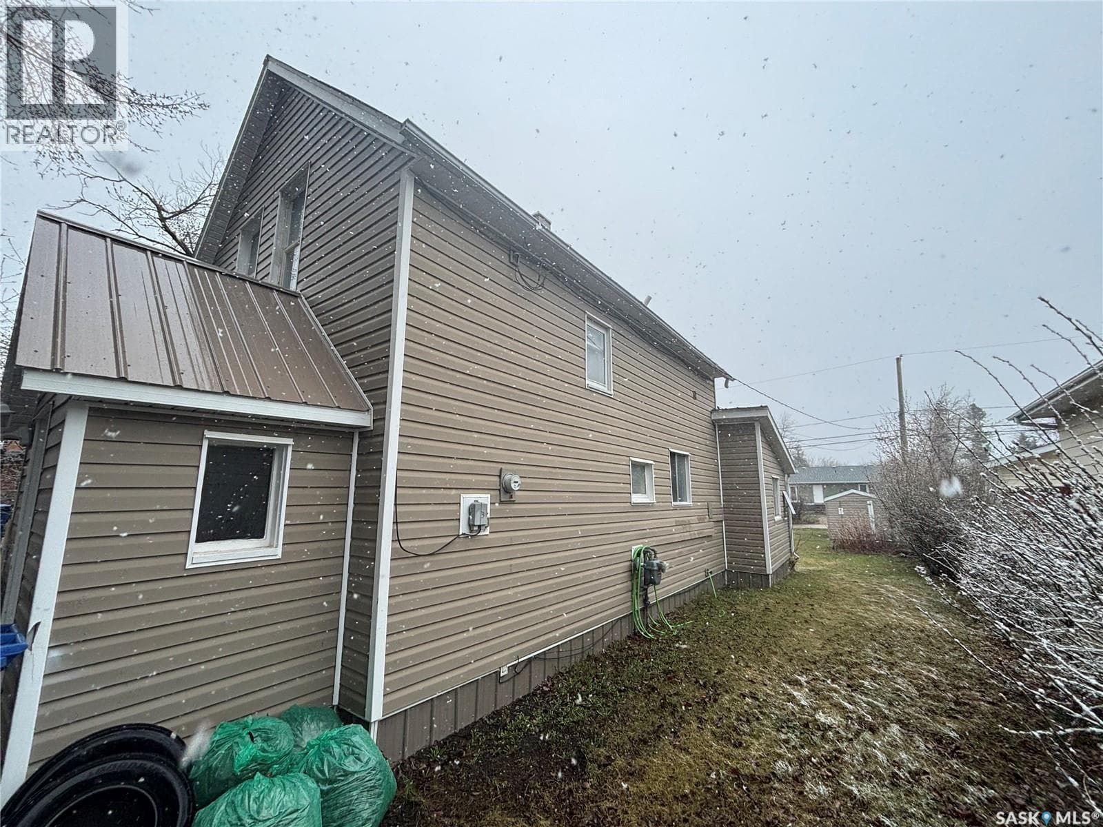 112 Stovel AVENUE E — photo 2